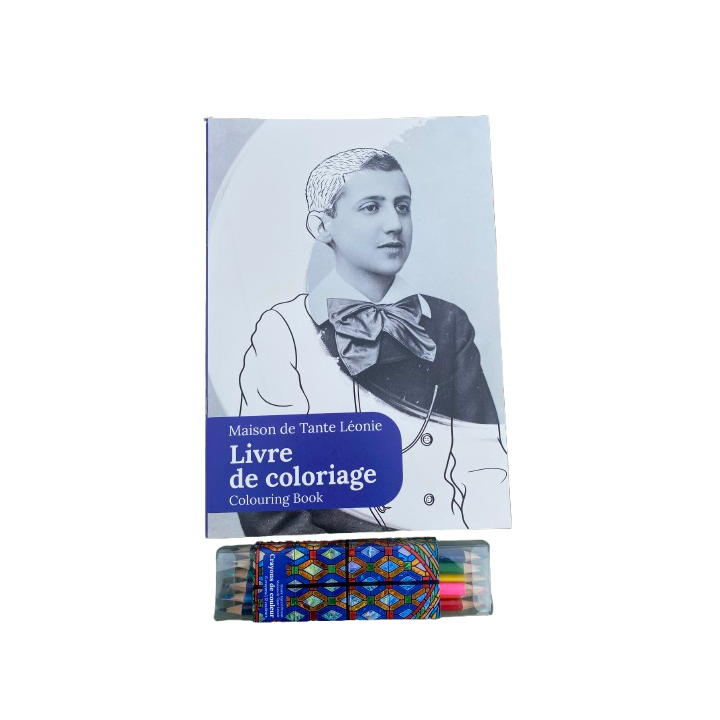 Lot livre de coloriage + boîte de crayons de couleur