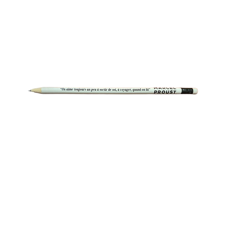 Crayon à papier blanc citation  "On aime toujours un peu à sortir de soi, à voyager, quand on lit"