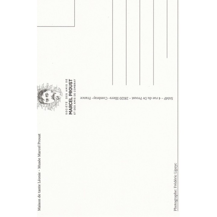 carte postale de la maison - la façade avec statues